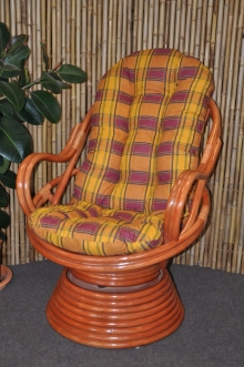 Ratanové houpací křeslo Swivel koňak okrový polstr